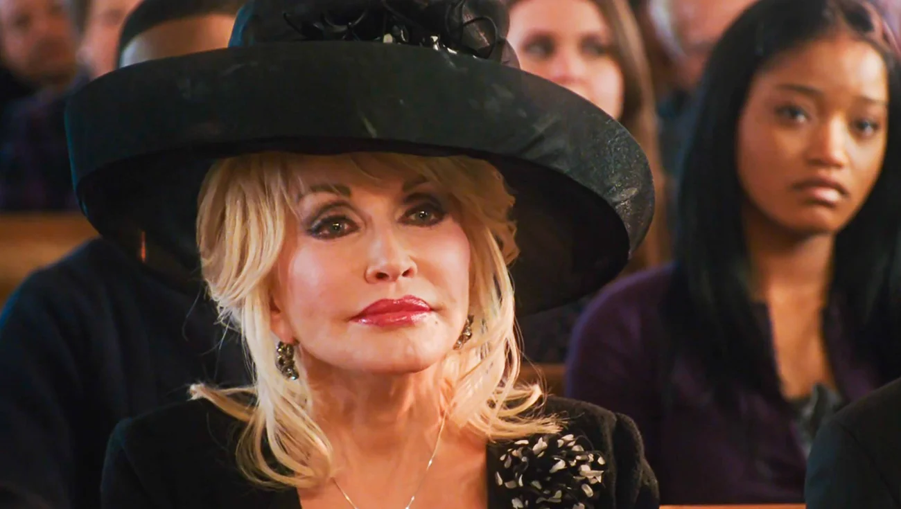 Dolly Parton naj bi na skrivaj odpotovala v Nemčijo na eksperimentalno zdravljenje