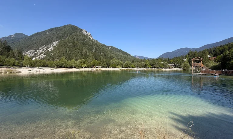 Jezero Jasna pod drobnogledom – idilično jezero razkrije temno plat